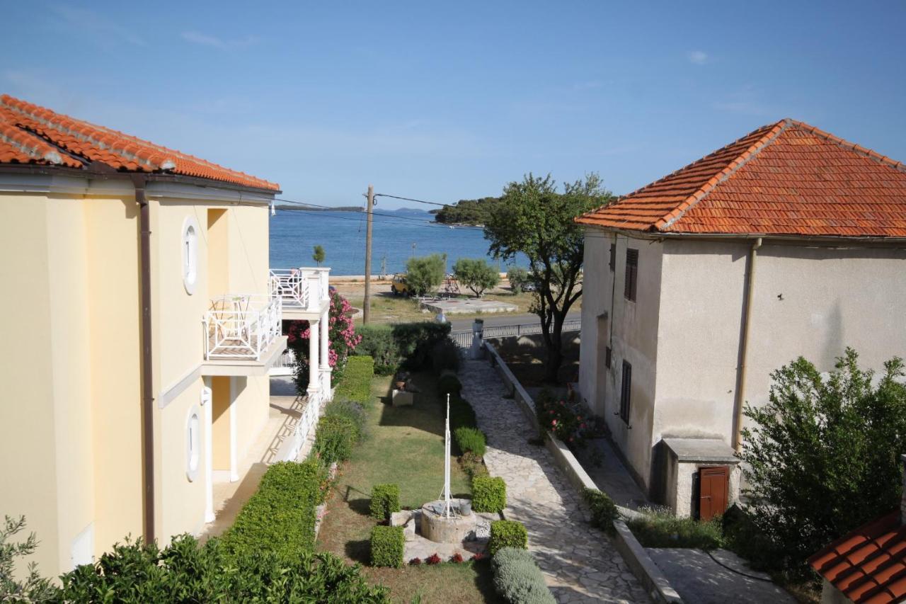 Rooms By The Sea Pasman - 8223 Εξωτερικό φωτογραφία
